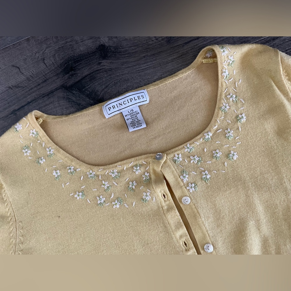 Cottagecore sweater 🌼 - Picture 3 of 4